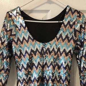 Short skin tight dress/ U-shape in the back